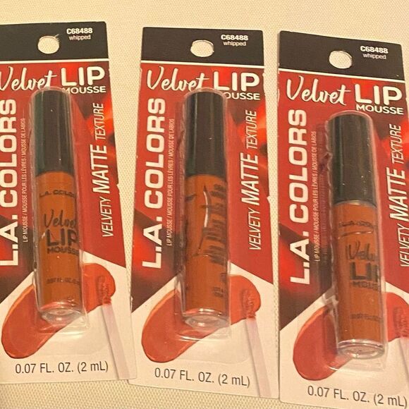 🎉L.A.Colors Pack Of 2 Velvet Lip 👄 Mousse C68488 Shipped (2 ML) 💥 - Picture 1 of 9